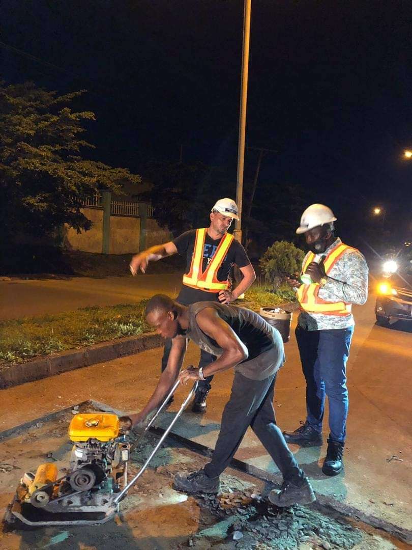 Enugu State government commences fixing of potholes traffic lights