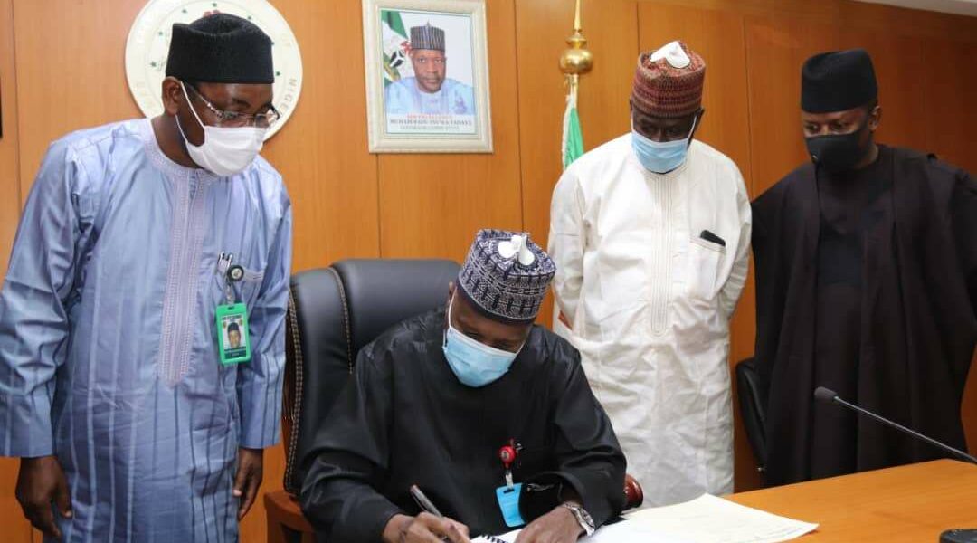 Governor Inuwa Yahaya Signs Revised 2020 Budget After Downward Review