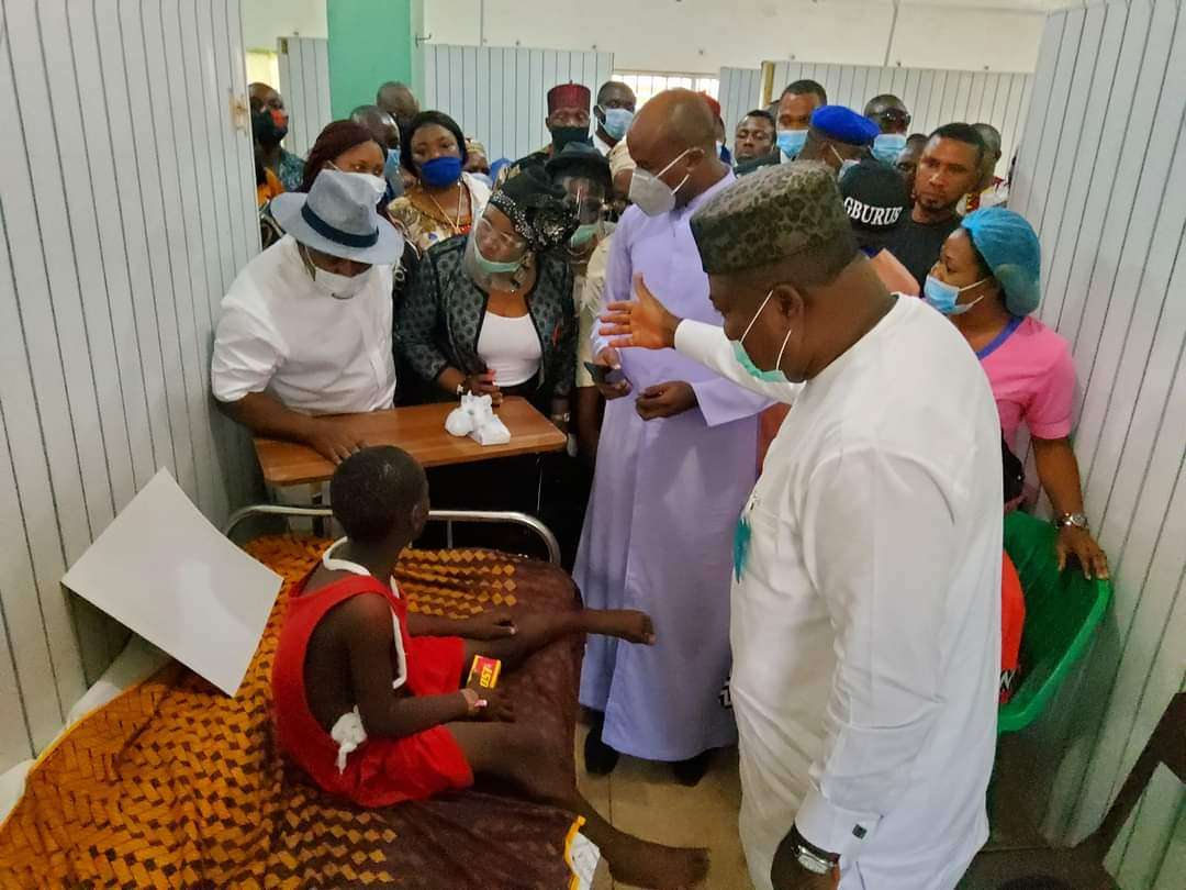 Gov. Ugwuanyi, Other Igbo Leaders, Youths, Visit School Children Involved in Accident