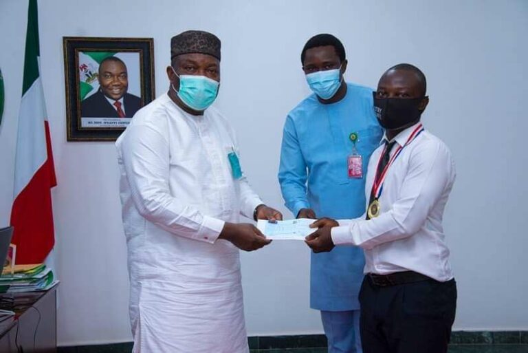 Gov. Ugwuanyi offers scholarship to Bangkok Global Educational Award Winner from Enugu State 
