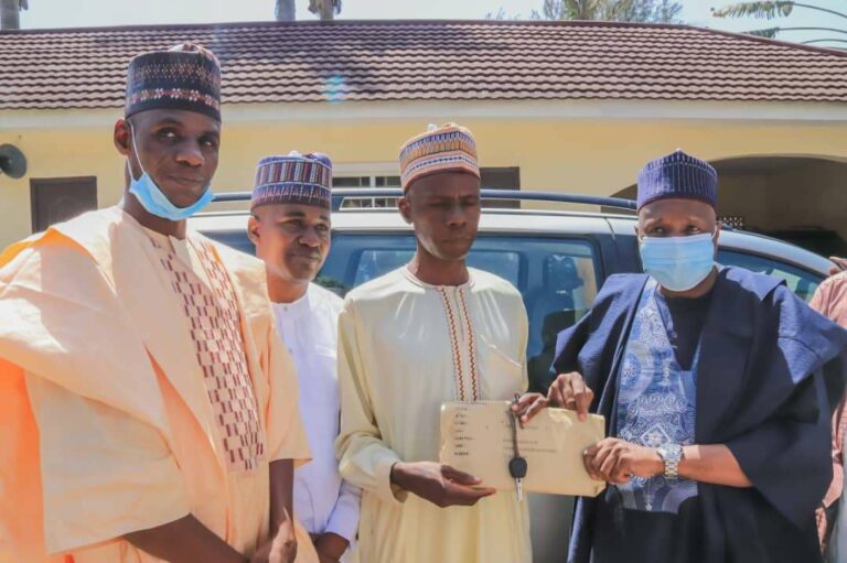 Gombe Governor Turns Around Life of Dahiru Buba, Man Who Trekked for Buhari's 2019 Victory