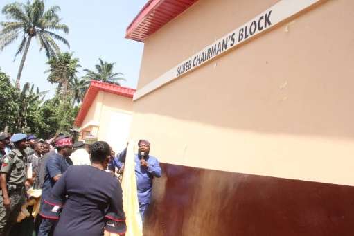 Gov. Makinde Commissions Primary School Projects Donated by Alumnus