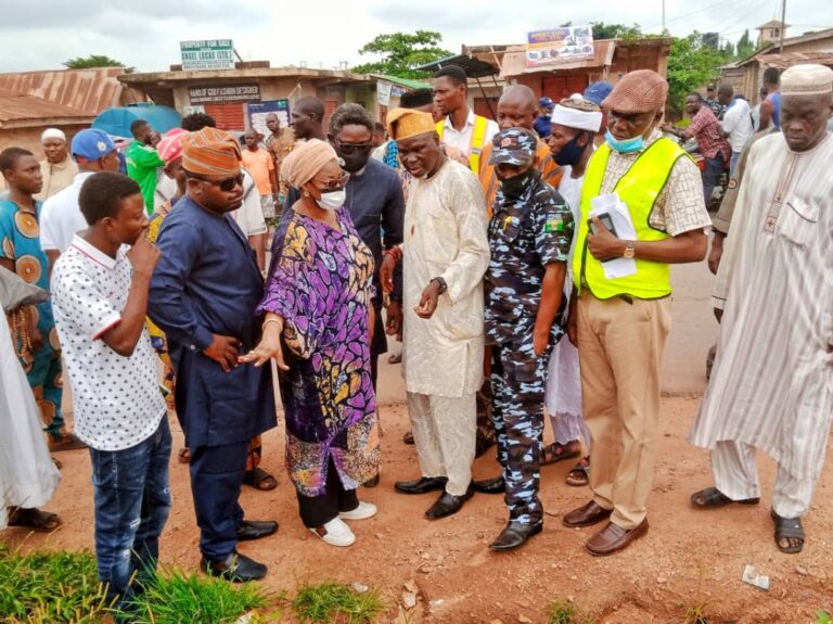 Hon. Tolu Akande-Sadipe flanked by officials of the Ministry of Works and community members during the inspection (1)