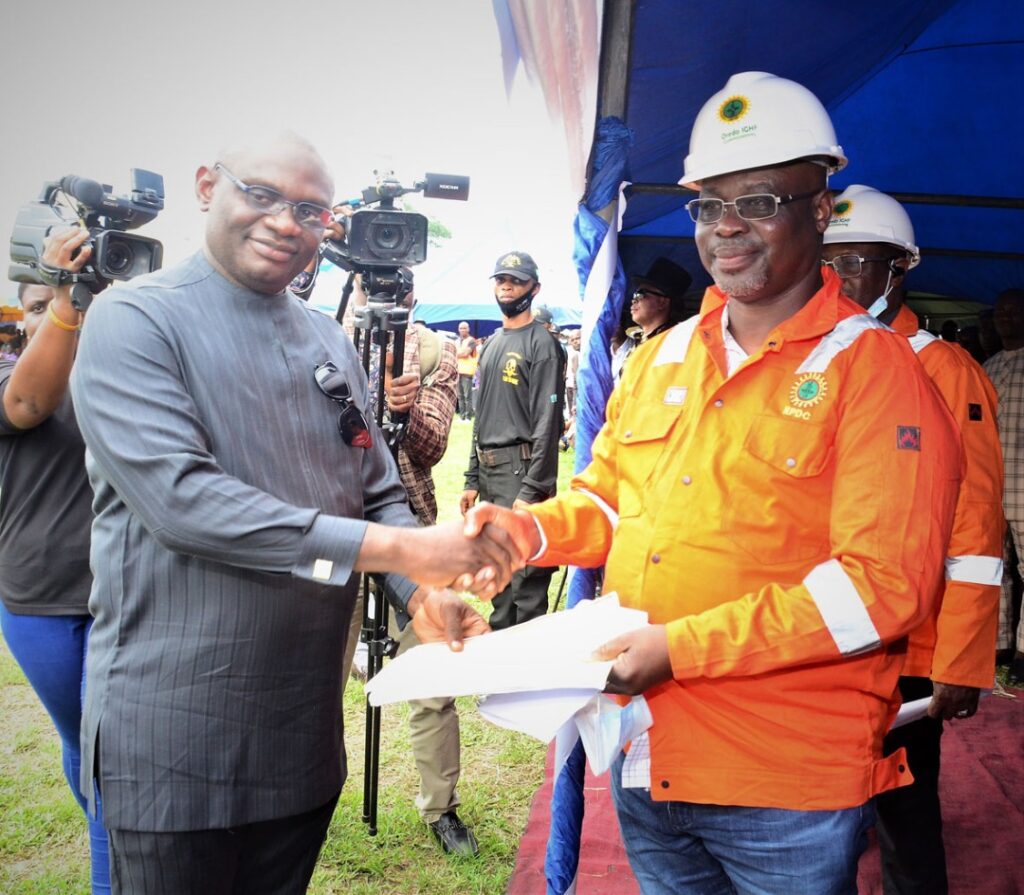 Convener and leader of the Ogoni Liberation Initiative, Rev. Douglas Fabeke and Managing Director, Nigerian Petroleum Development Company (NPDC), Mr. Mohammed Ali-Zarah