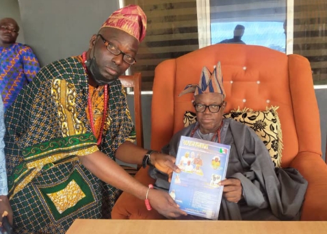 Breaking News: Yoruba Youths Pay Homage to Olubadan-Elect, Present Magazine