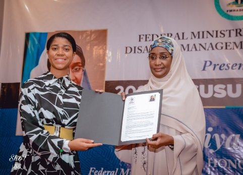 Umar Farouq Receives DUSUSU Gender Minister Award