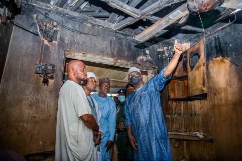 Governor AbdulRahman AbdulRazaq Visits Scene of Alanamu Market Fire