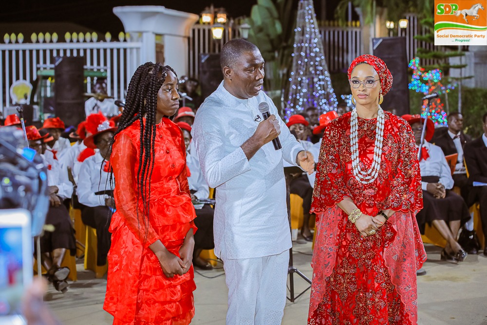 SDP Presidential Candidate Prince Adewole Adebayo and his wife Queen Lillian Adebayo with their daughter in Ondo 