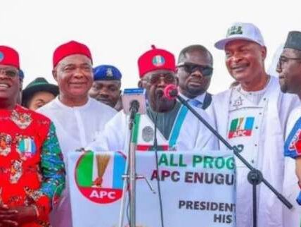 APC Presidential candidate And Soaked Sliced Bread at Bola Ahmed Tinubu Campaign in Enugu State