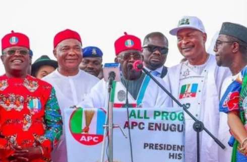 APC Presidential candidate And Soaked Sliced Bread at Bola Ahmed Tinubu Campaign in Enugu State