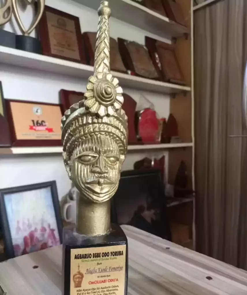 beautifully carved Ori Olokun "Omoluabi Odu'a Award" 