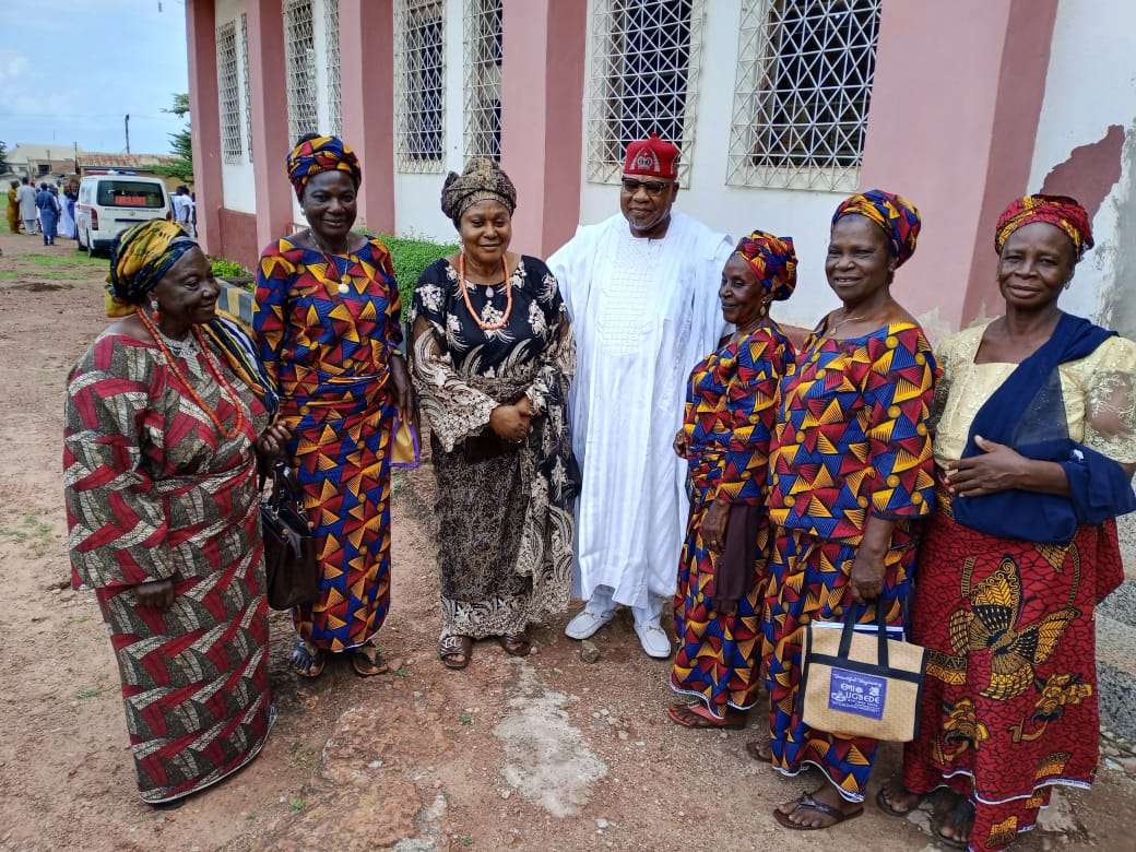 His Royal Majesty (HRM) Eze William Ezugwu flanked by wife of late Attah Igala and Kogi women
