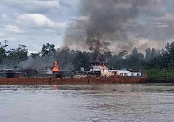 Security Agencies Set Vessel With Stolen Crude Nigerian Oil Ablaze