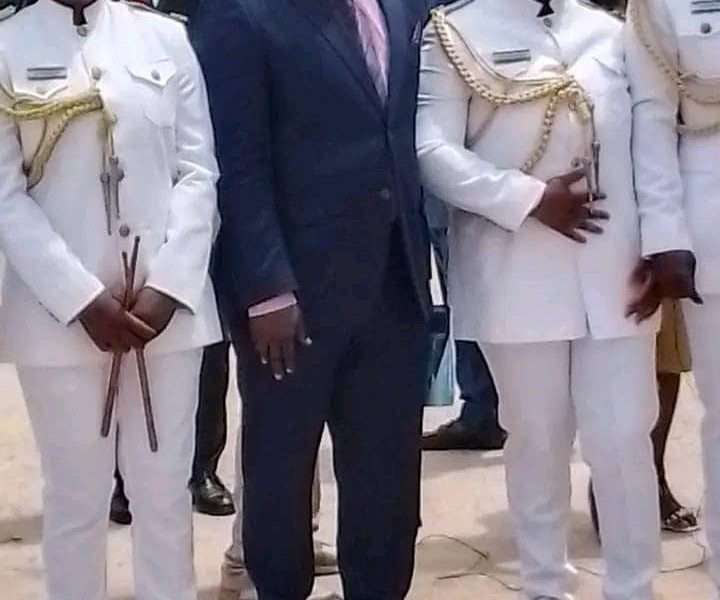 Hon Erastus Awortu, Andoni council Chairman and some of the 2023 graduands and beneficiaries