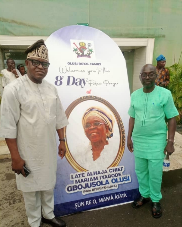 Representative of Chief Bisi Akande, Mr Kehinde Afolabi, the banner of the deceased, Alhaji Mariam Iyabo Olusi and Comrade Awa Bamiji