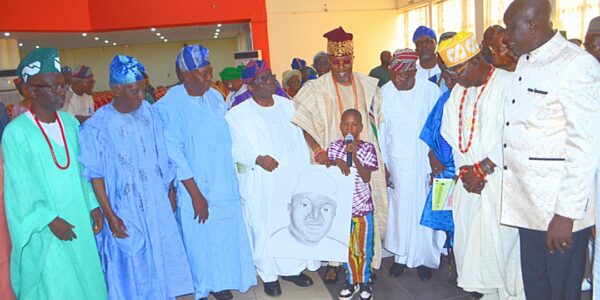 Oluwo offers Morenikeji, 9 year old talented Artist, Scholarship at Tinubu's Renewed Hope Agenda Southwest Summit held in Ibadan