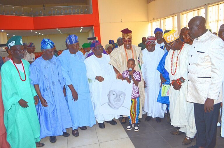 Oluwo offers Morenikeji, 9 year old talented Artist, Scholarship at Tinubu's Renewed Hope Agenda Southwest Summit held in Ibadan