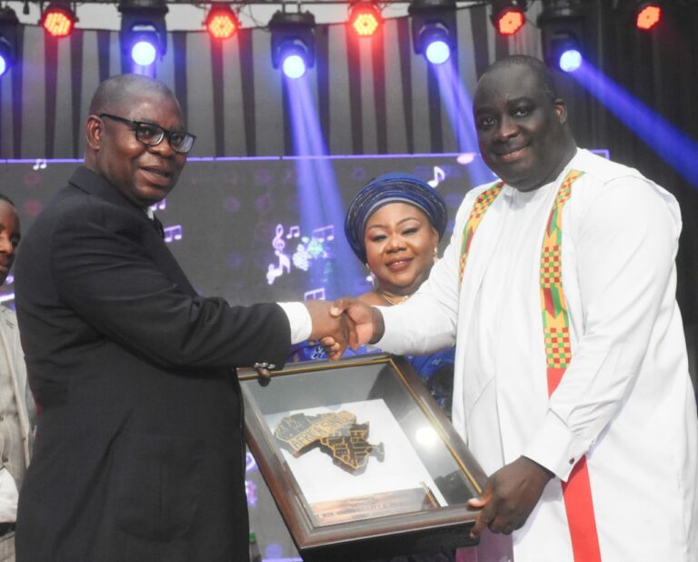 Onyeme Says Music Has No Barrier Acting Governor of Delta State, Sir Monday Onyeme, has described music as a universal language that transcends cultural and linguistic barriers. presentation of award to Governor Sheriff Oborevwori for his support for events that has to do with Christianity.