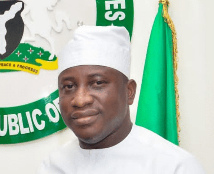 Hon Ehindero Receives Prestigious NANS' Icon of Leadership Award