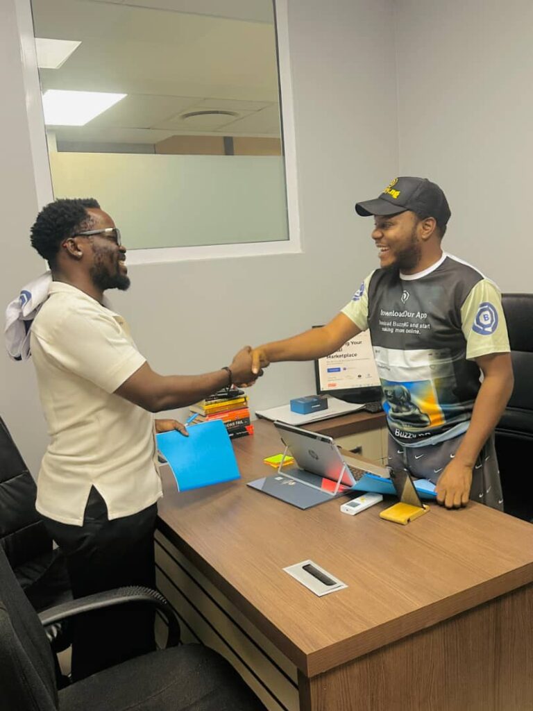 Buzzy.ng has officially signed Njoku Success Chiziterem as its latest brand ambassador. The signing ceremony took place earlier today at the Buzzy.ng Head Office in Abuja.