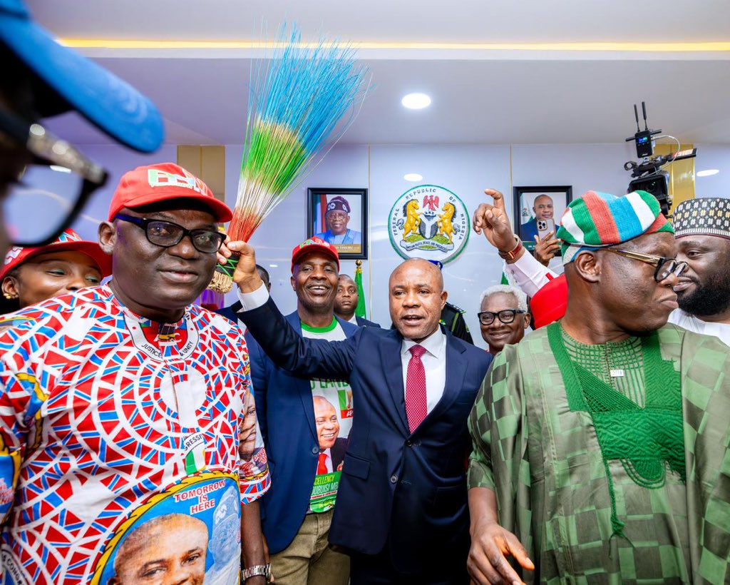 TIGRITUDE UNLEASHED: Governor Peter Mbah’s Defection to APC Reshapes Enugu’s Political Landscape, Reignites ‘Tomorrow is Here’ Vision - ALGON