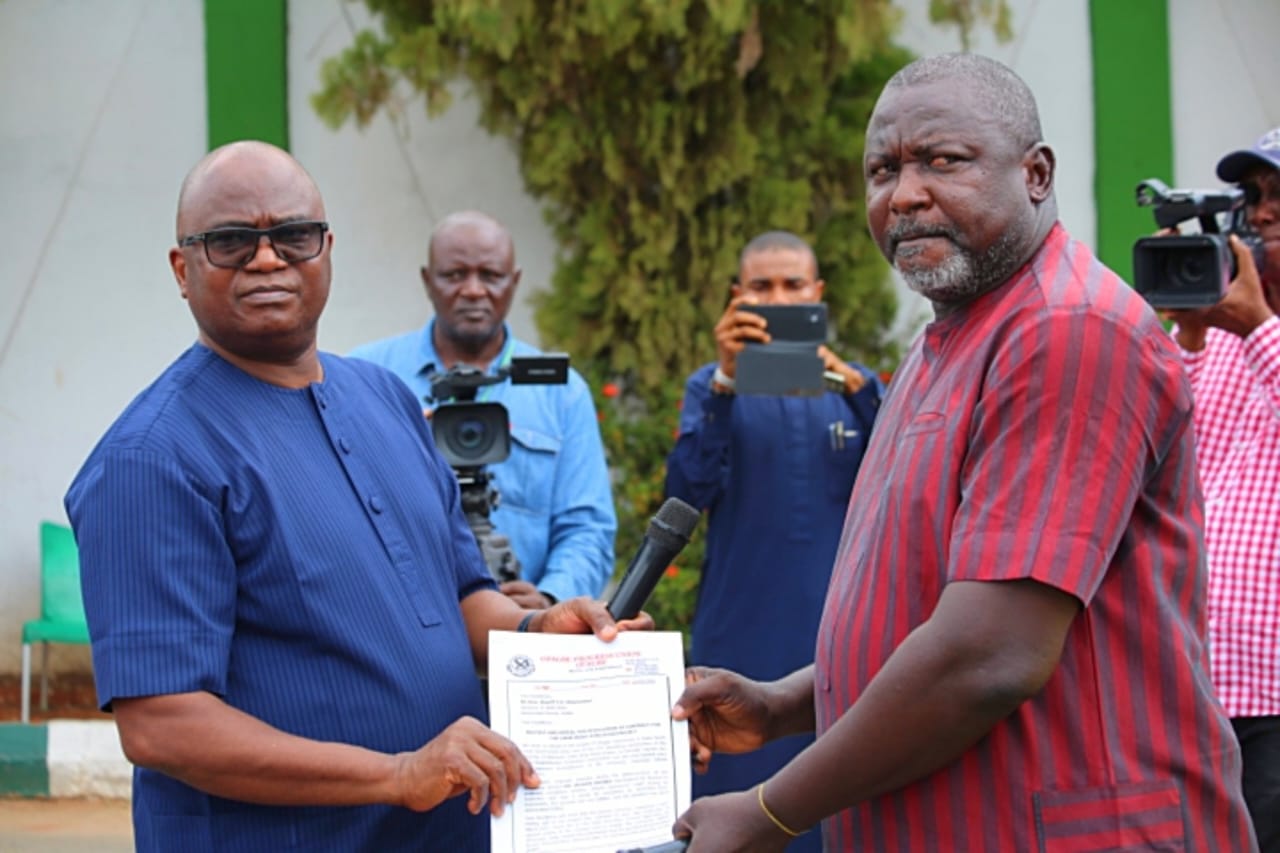 Ofagbe Community Protests, Demands Revocation of Isoko Ring Road Contract Over Alleged Contractor Incompetence