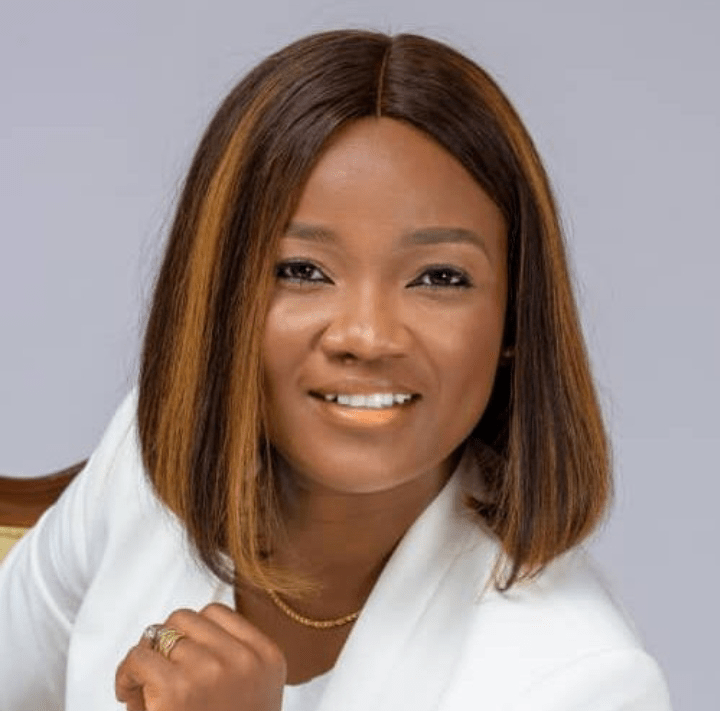 A presidential aspirant on the platform of the Democratic Leadership Alliance, Abisayo Busari-Akinnadeju, has declared that Nigeria’s political future can no longer remain in the hands of what she described as “recycled leadership,” insisting that young people and women must now rise to reshape the country’s destiny ahead of the 2027 general elections.